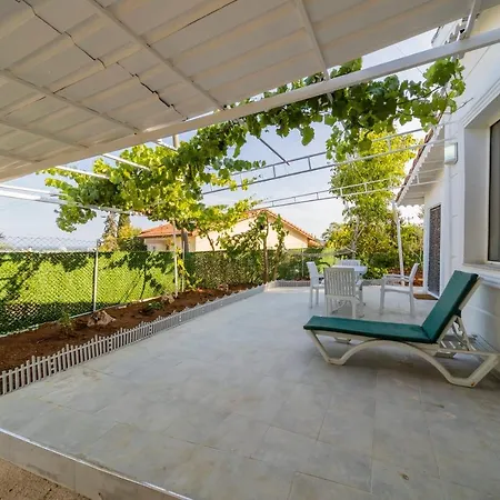 Serene House With Sea View And Garden In Muratpasa Antalya