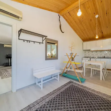 Serene House With Sea View And Garden In Muratpasa