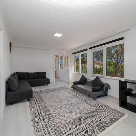 Serene House With Sea View And Garden In Muratpasa Appartement